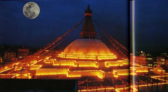 
Boudhanath lit up with moon - Nepal: Wo Shiva auf Buddha trifft book
